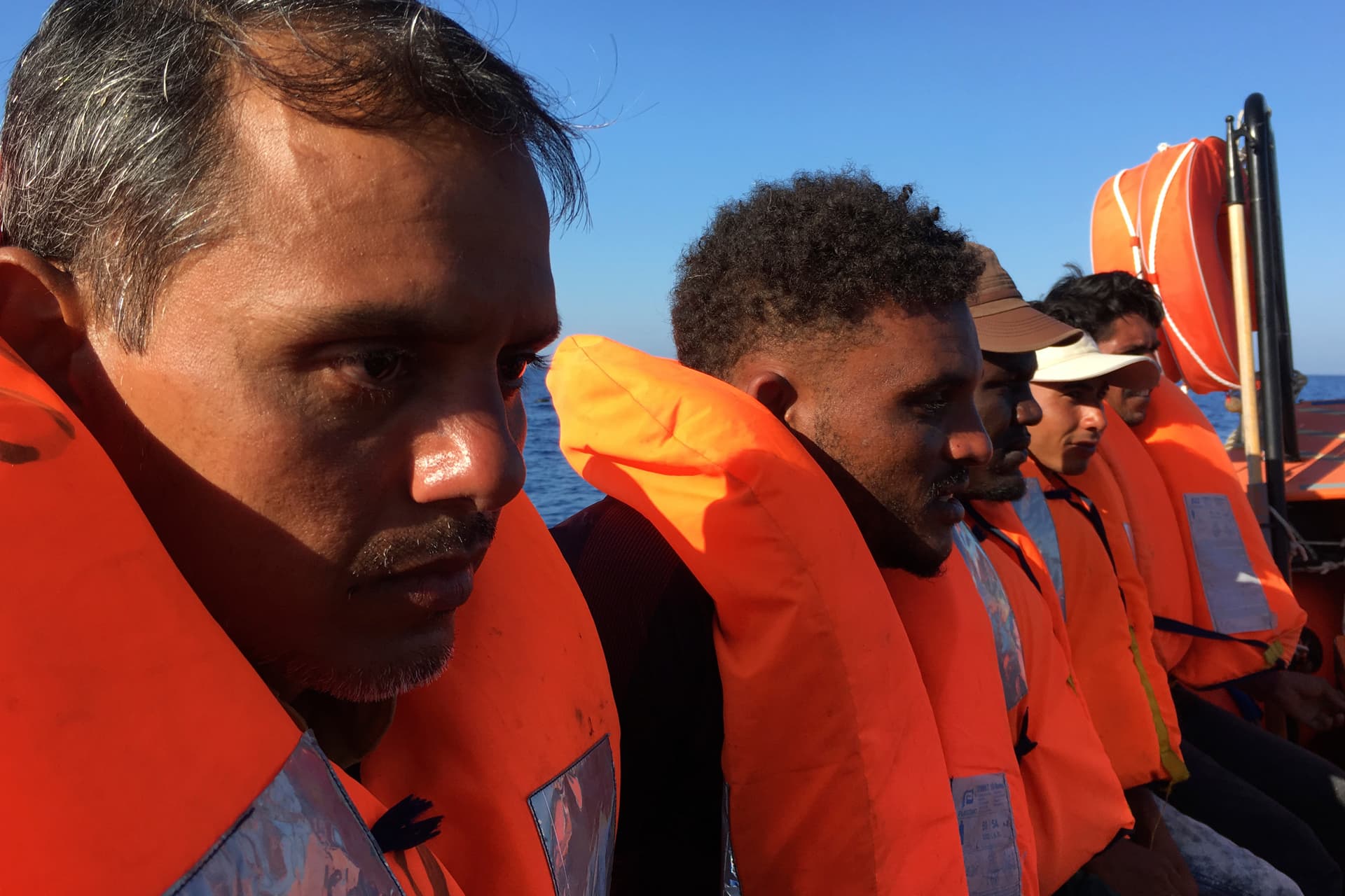 Virágzik a migránstaxiztatás