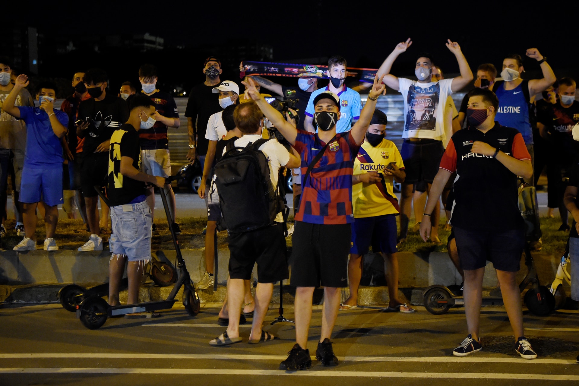 Több százan tüntettek Messi maradásáért Barcelonában