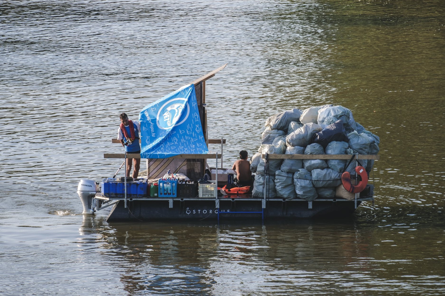 Több mint nyolc tonna hulladékot gyűjtöttek össze a PET Kupán a Tisza árteréből