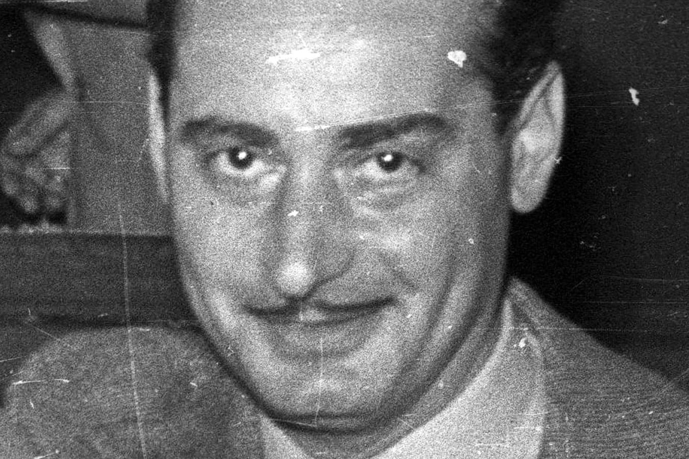 A revük, varieték világáról mesélnek Rodolfo tárgyai