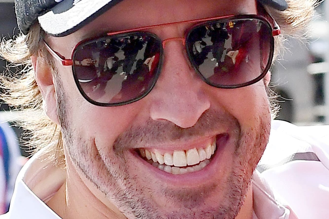 A varázslatos Fernando Alonso most éppen az Indy 500-on bűvészkedne