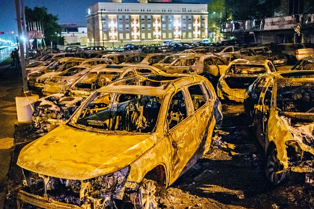 Tini lőtt a tüntetőkre Kenoshában