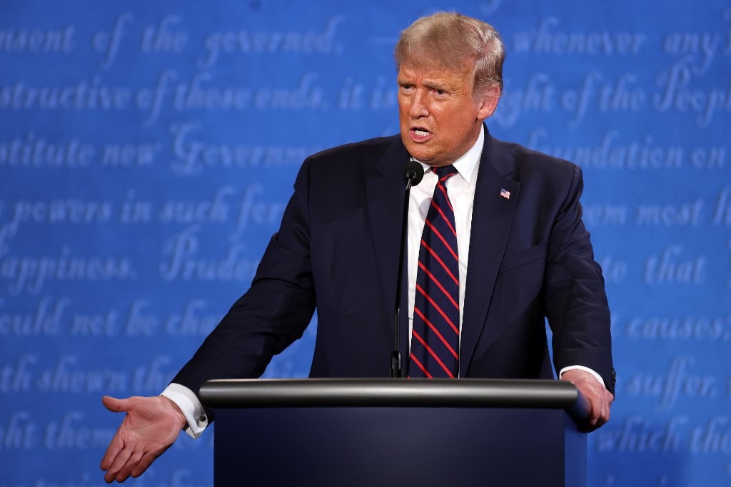 Törölték a második elnökjelölti vitát, Trump folytatja a kampányt