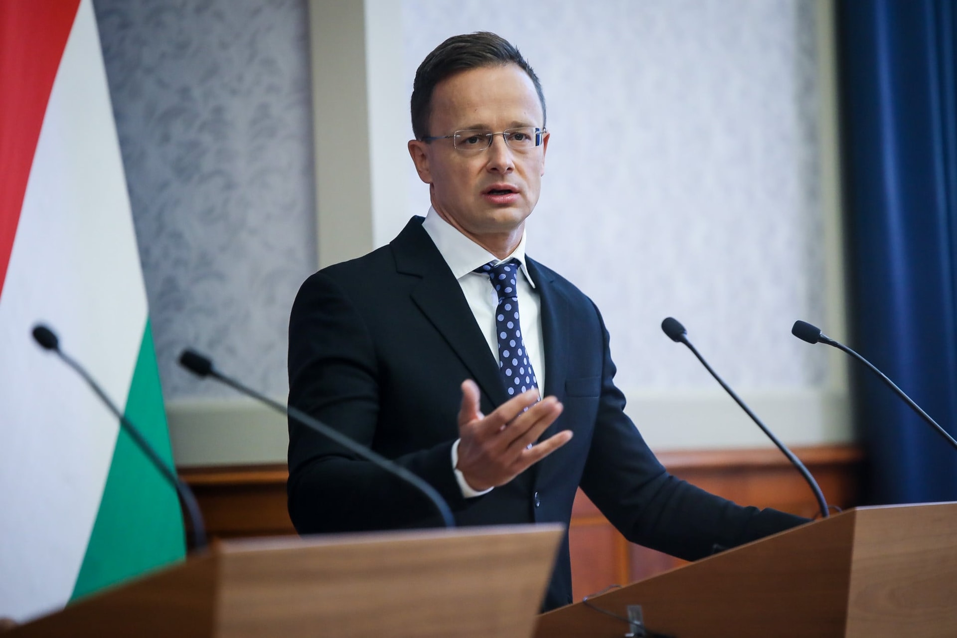 Szijjártó: Az EU-nak kötelessége megoldásokat találni a bajba jutott európaiak problémáira