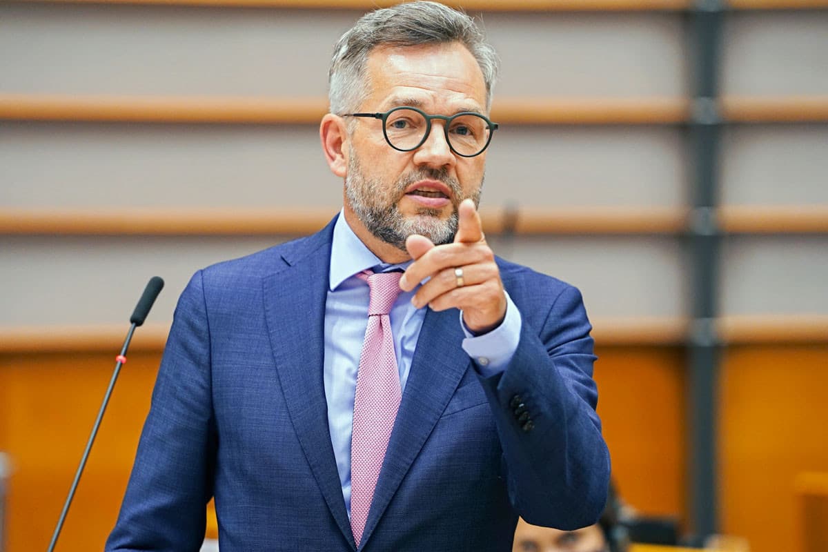 Ismét Magyarországot fenyegette Michael Roth