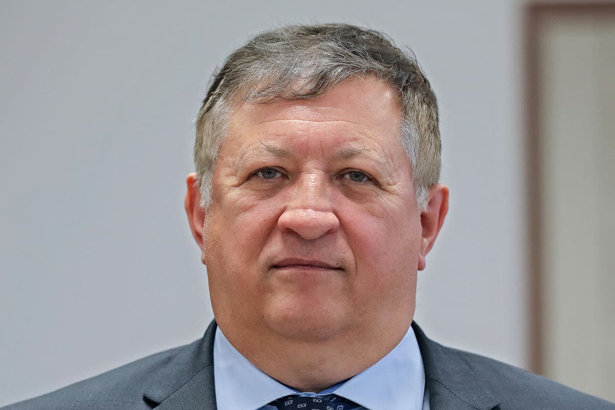 Ezerkétszáz kilométeren újulnak meg vagy épülnek utak a tervek szerint