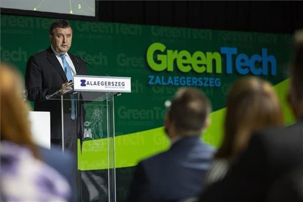Családi házak napelemeire is lesz támogatási program