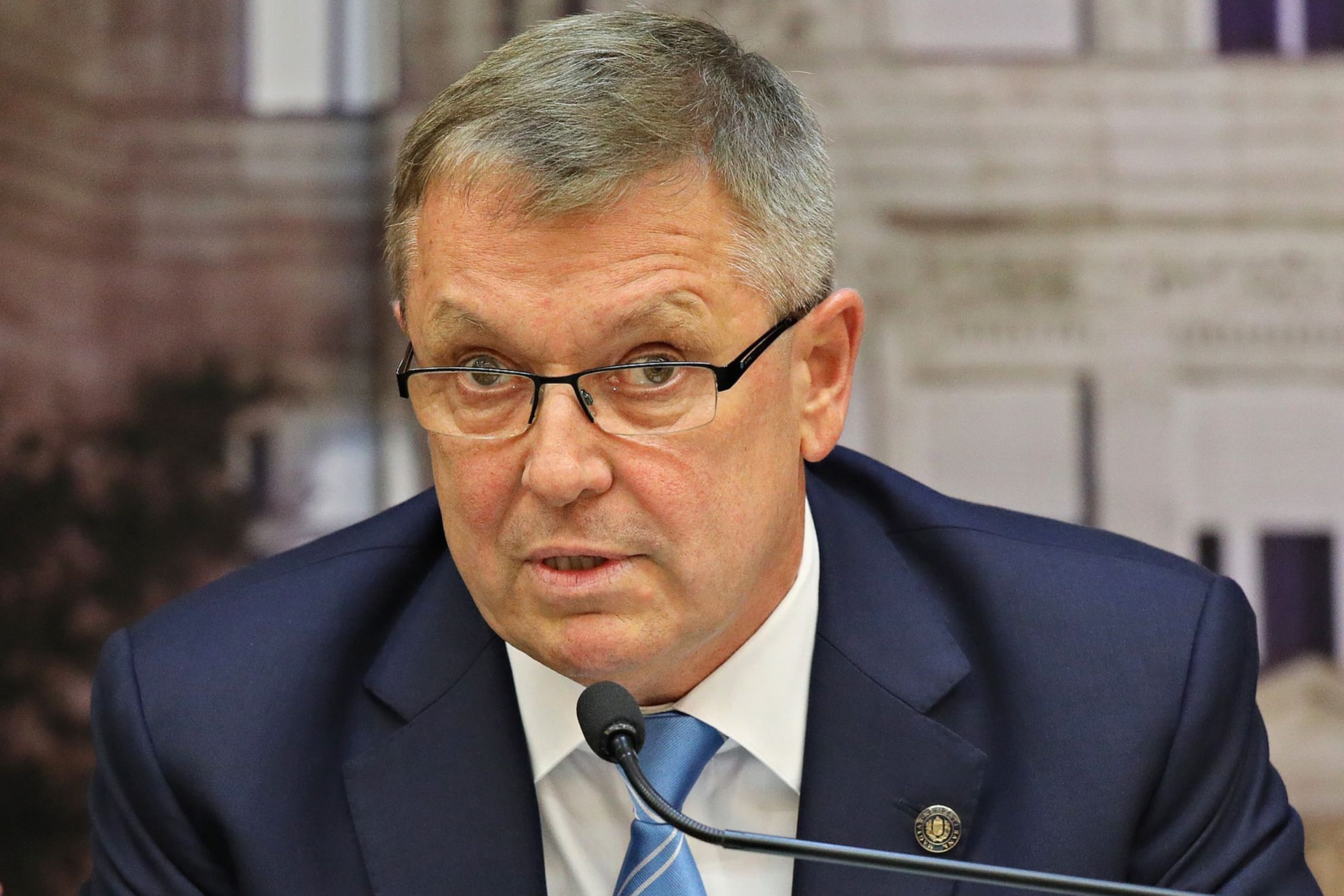 Matolcsy: A nyugdíjalapoknak irányt kell változtatniuk