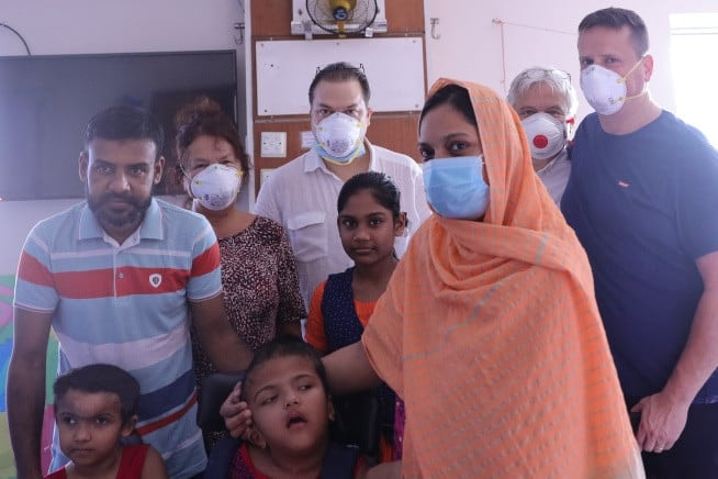Elvégezték a koponyarekonstrukciós műtétet a magyar orvosok a szétválasztott bangladesi ikrek egyikén