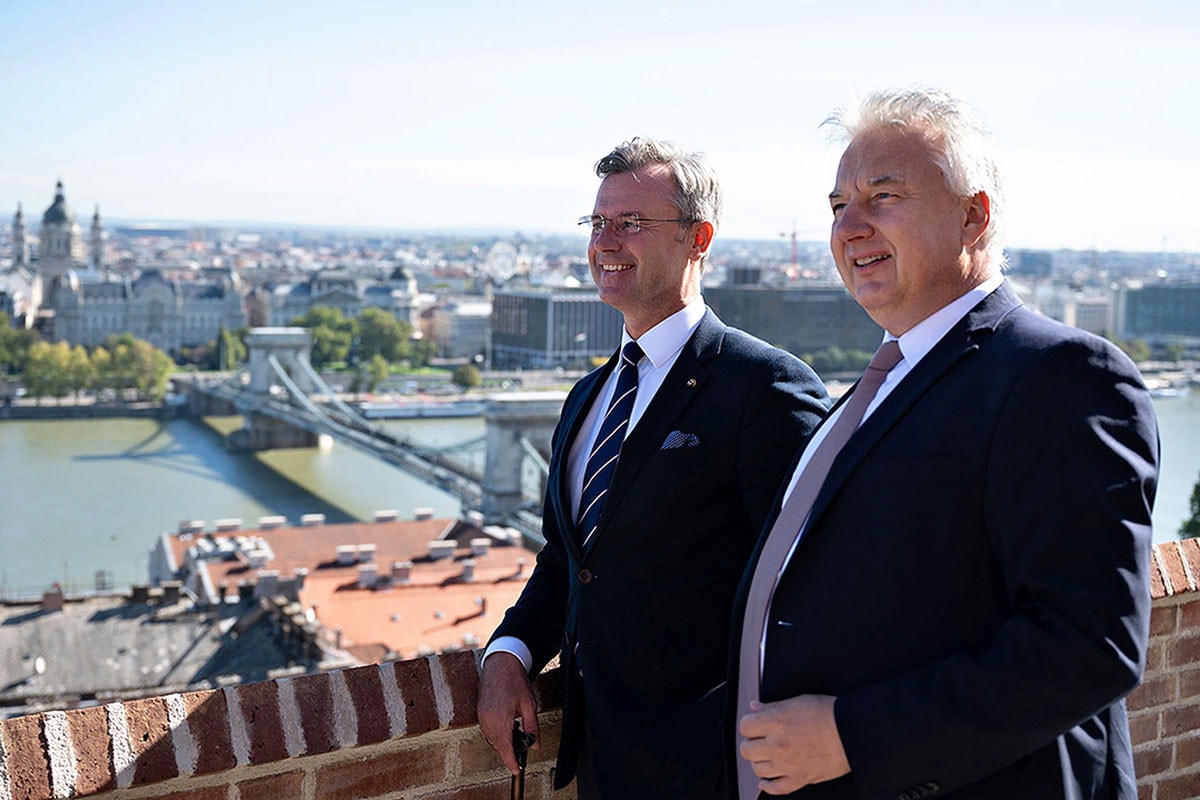 Példaértékűnek tartja Magyarország migrációs politikáját Norbert Hofer, az Osztrák Szabadságpárt elnöke