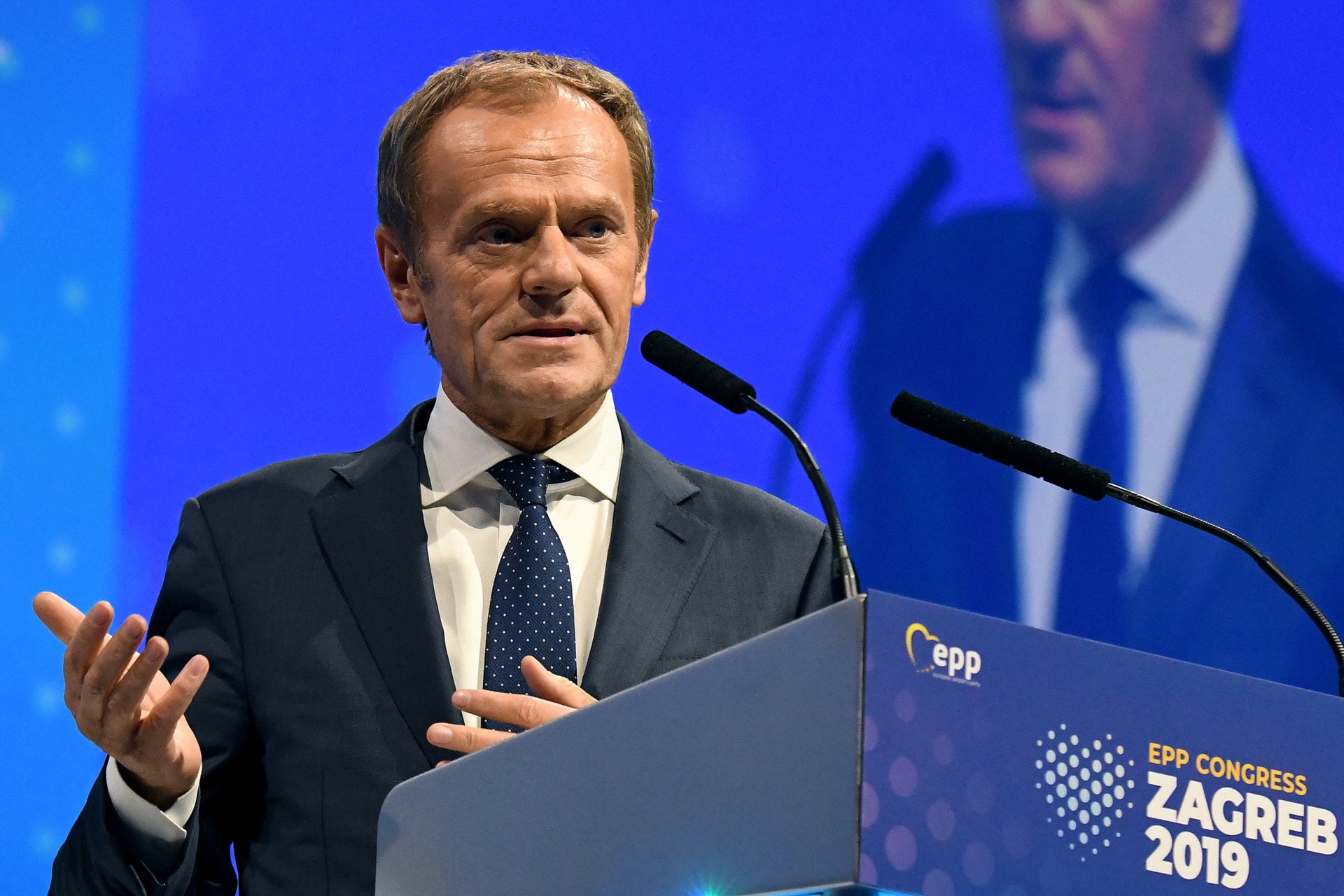 Donald Tusk ellent mond önmagának