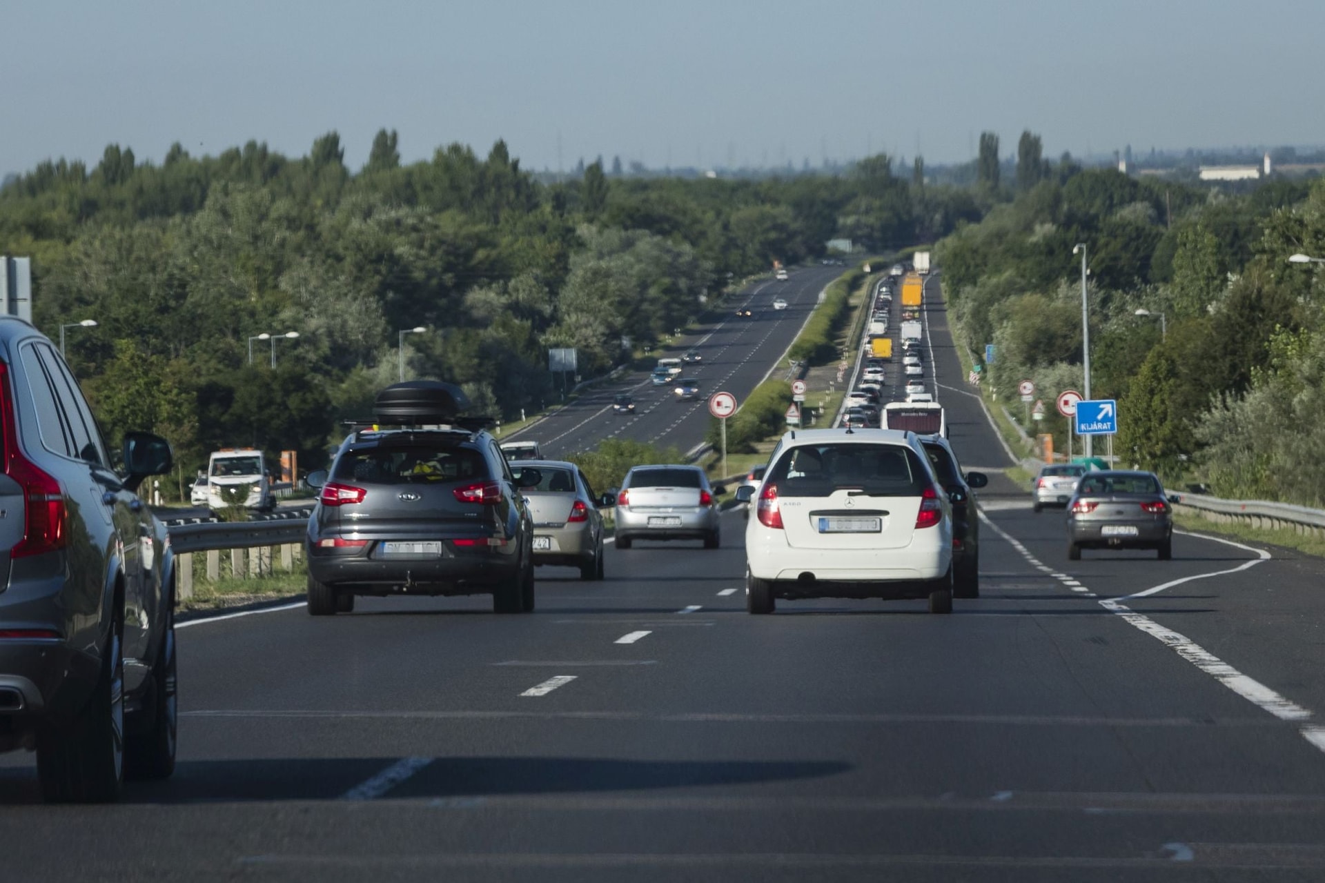 Rogán: 2032-ig 317 kilométer új út épül