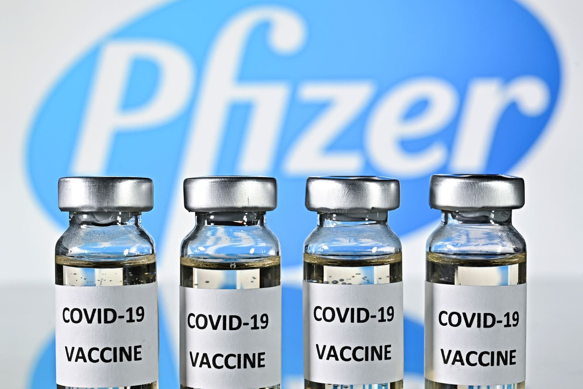 Brüsszel újabb kudarca: kevesebbet szállít a Pfizer