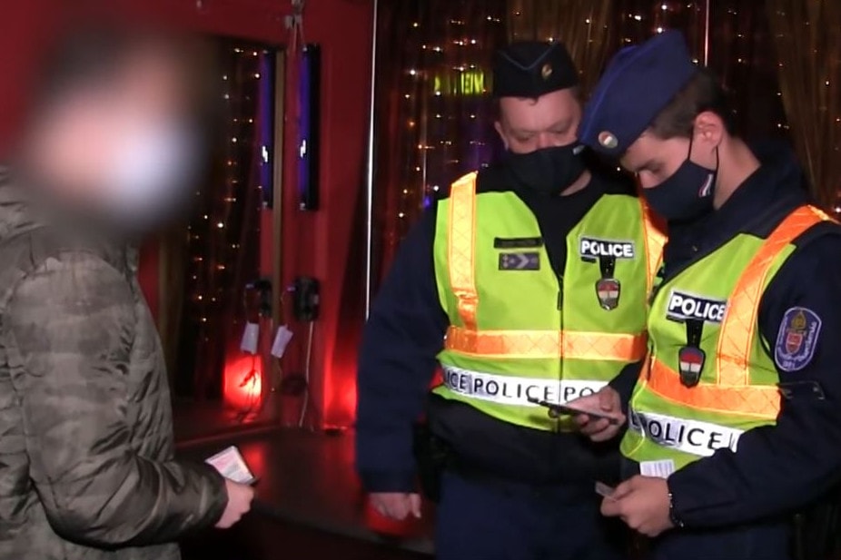 Kilenc szórakozóhelyet zárattak be a rendőrök Budapesten