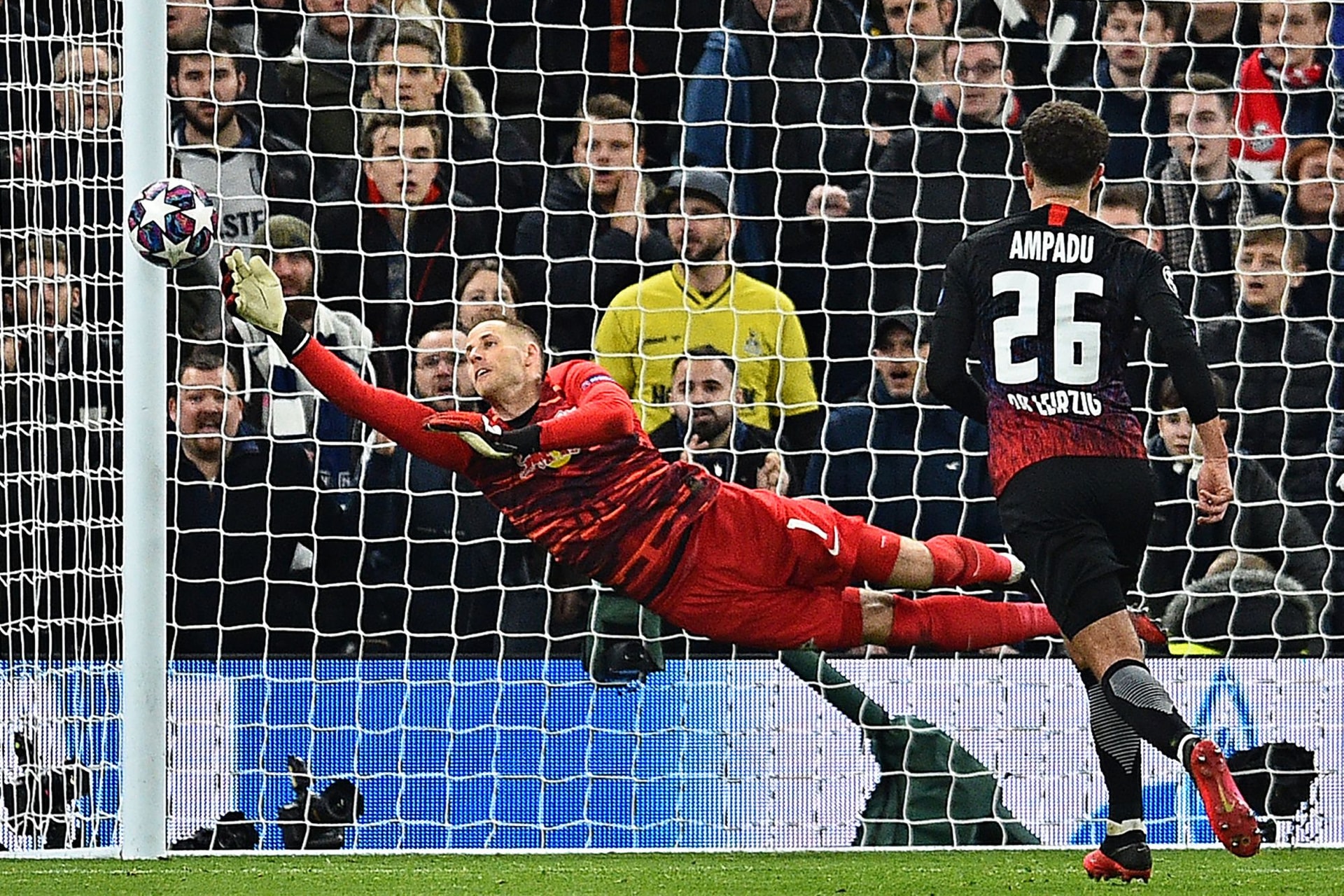 A Bundesliga legjobb kapusa Gulácsi Péter