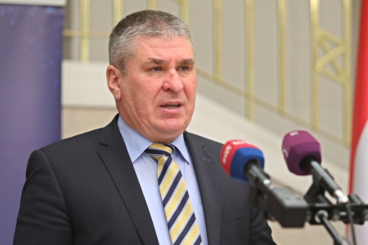 Minél több munkahely megőrzése a cél a veszélyhelyzet idején