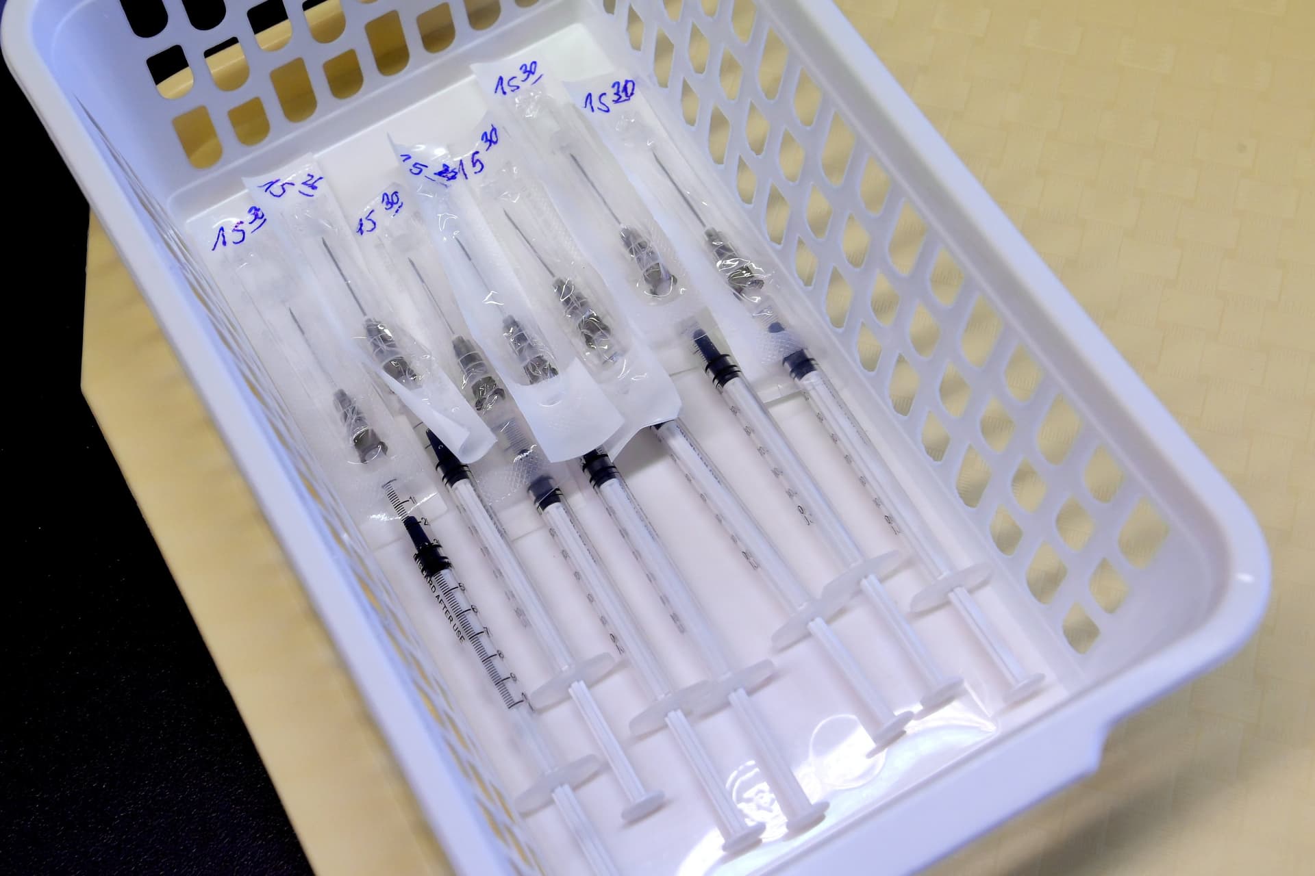 Összesen 4,4 millió adag oltóanyagot kap Magyarország a Pfizertől