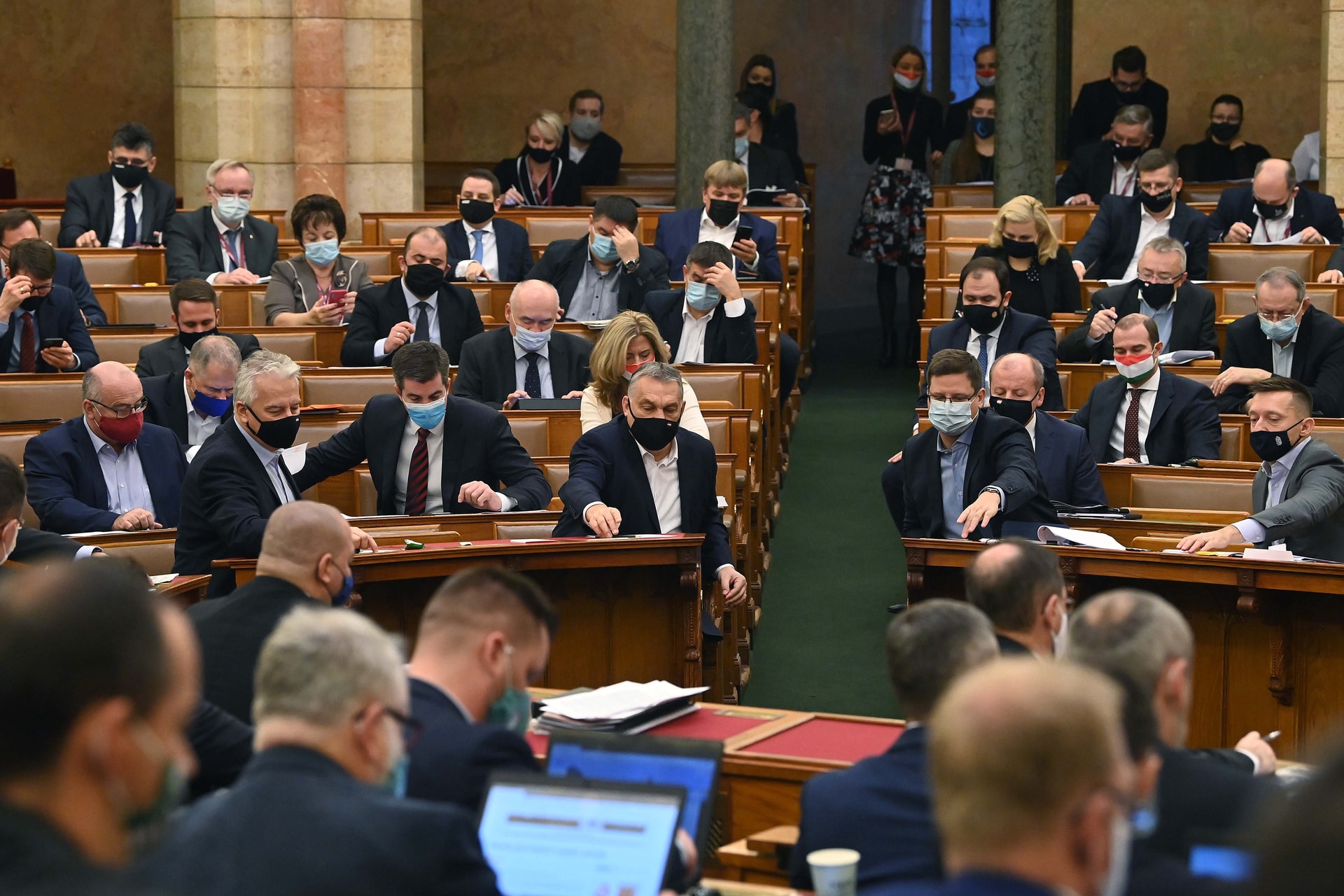 Elfogadták az alaptörvény módosításait