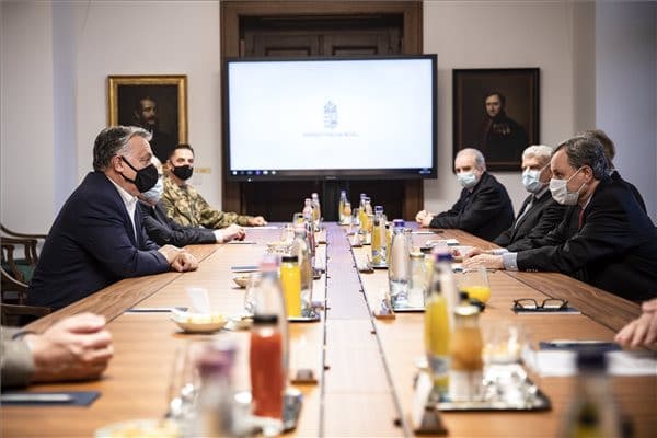Orbán Viktor az Egészségügyi Tudományos Tanács elnökségével tárgyalt