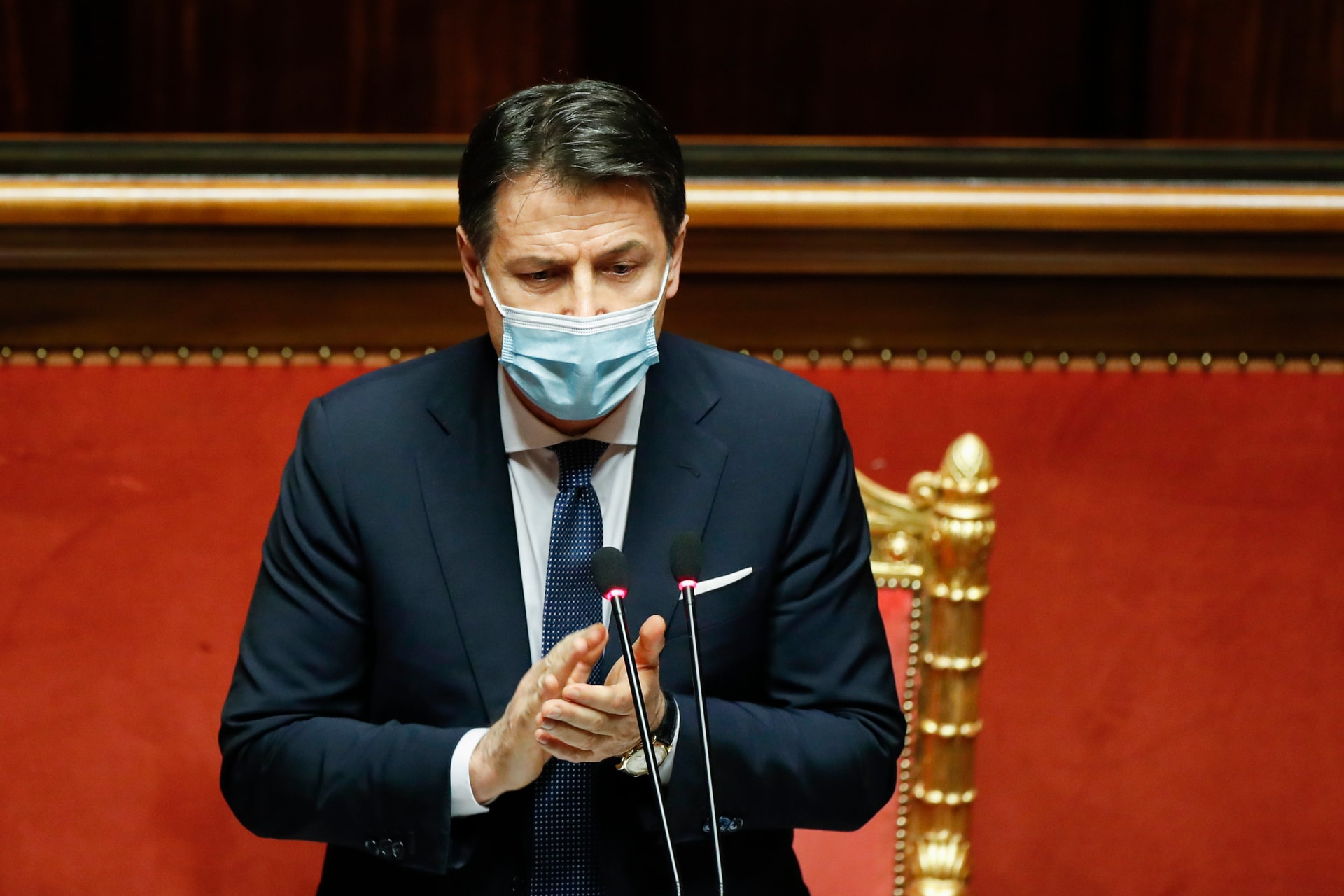 Conte ragaszkodik a hatalomhoz, a felsőházban is megkapta a bizalmat