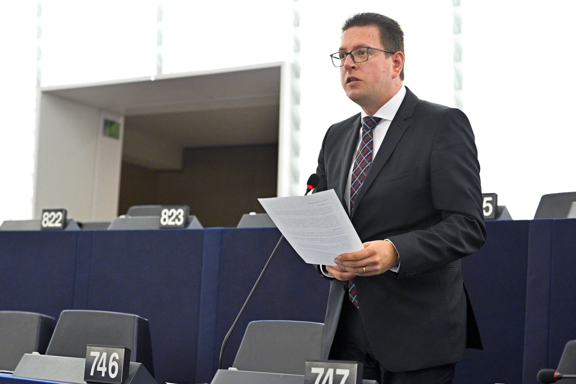 Jourováéknak nem számít a demokrácia