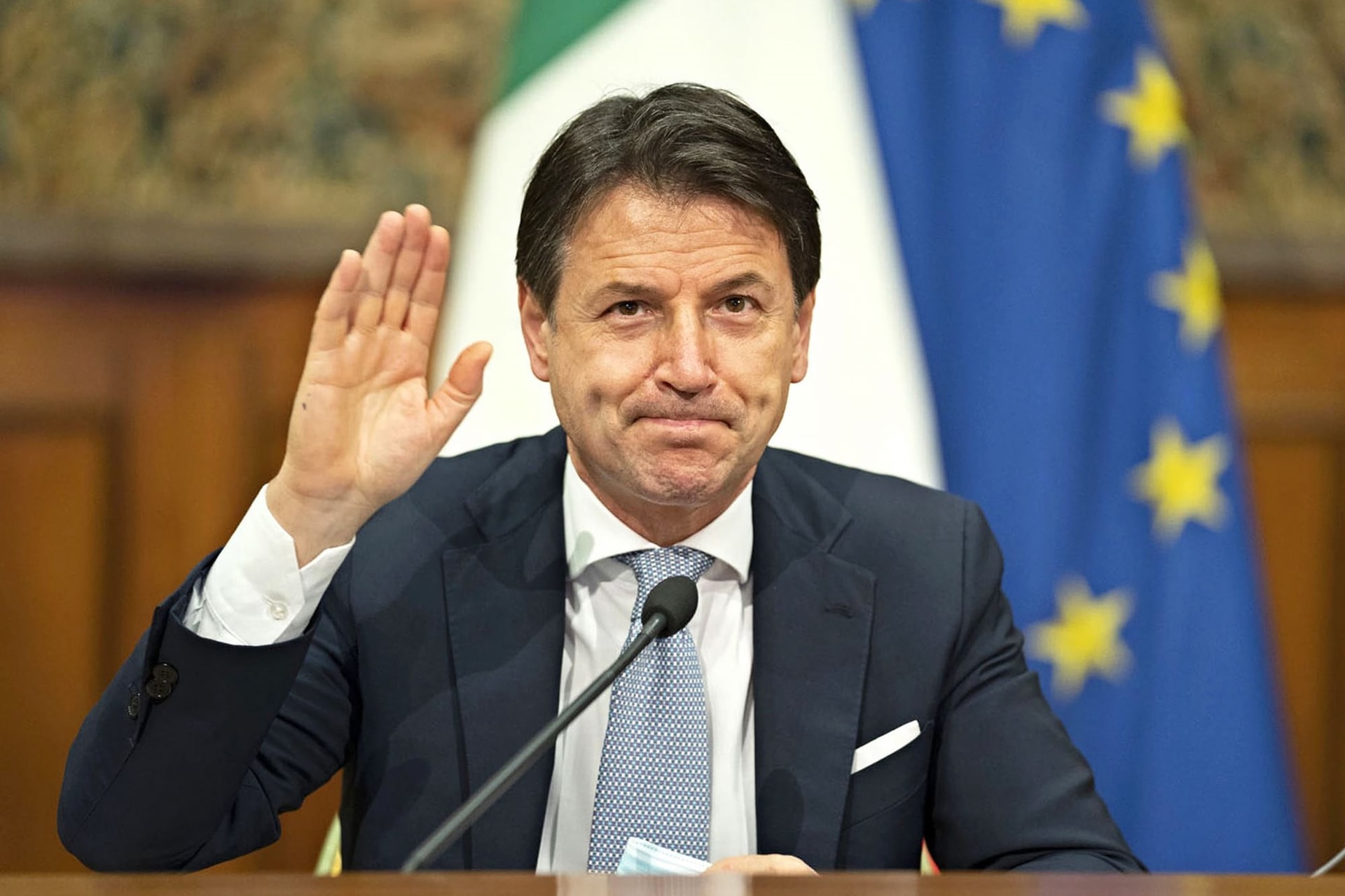 Conte benyújtotta lemondását