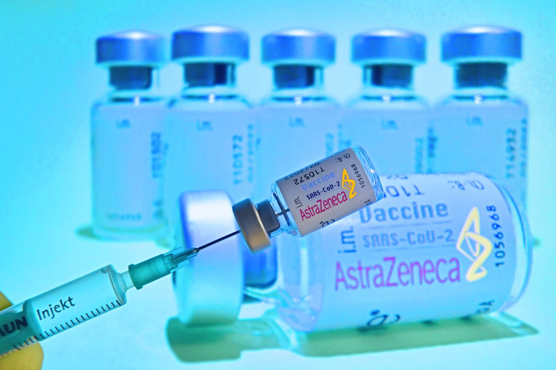Az AstraZeneca azt ígéri, hamarosan érkezik az új variánsok ellen is hatékony oltás