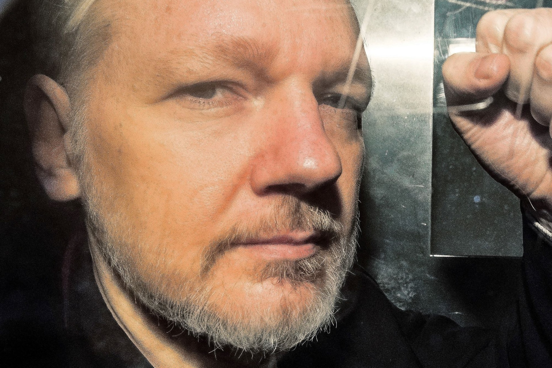 Börtönben marad a briteknél Assange, a WikiLeaks portál alapítója