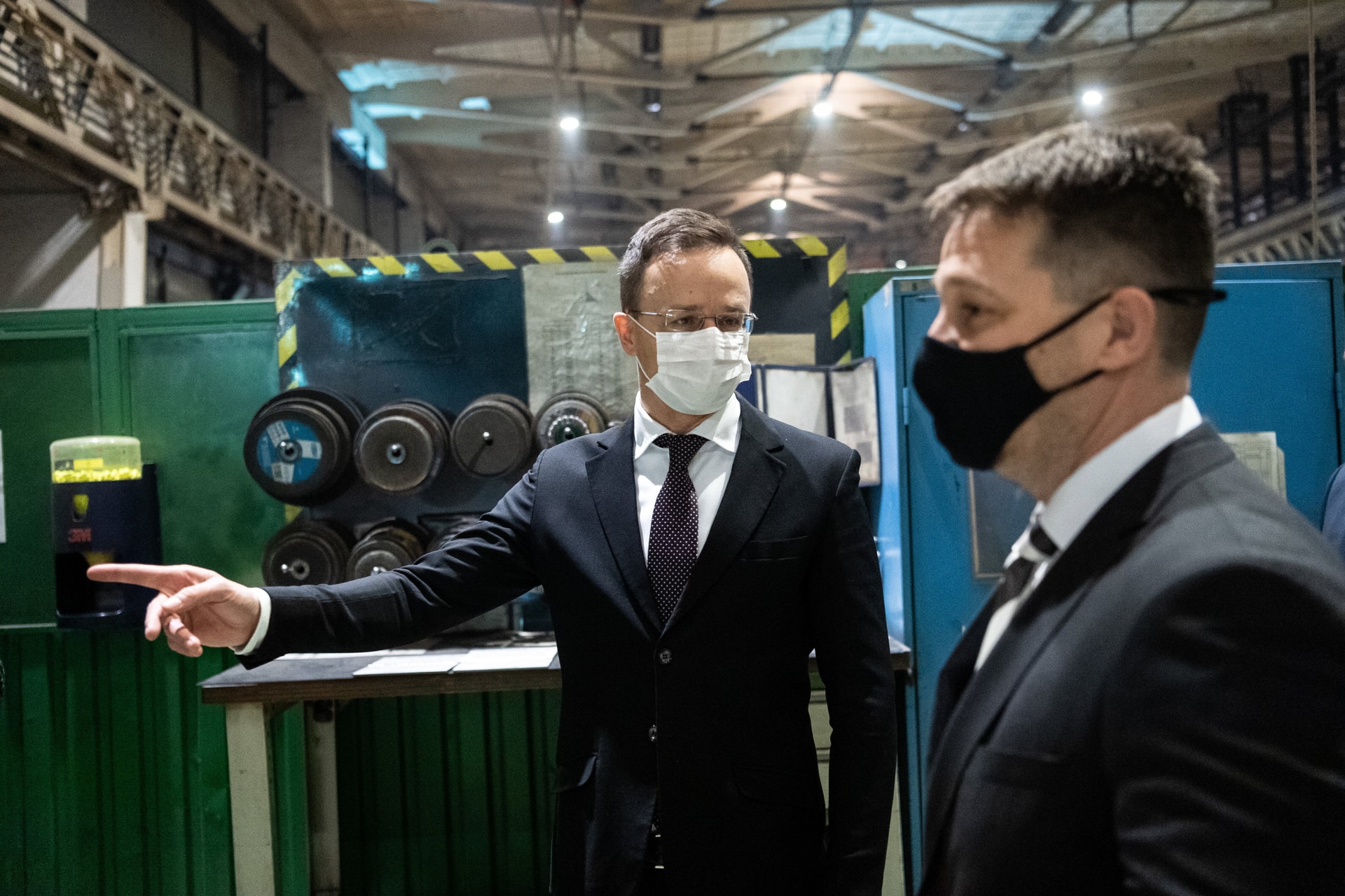 Több nagy beruházást is bejelentett Szijjártó Péter