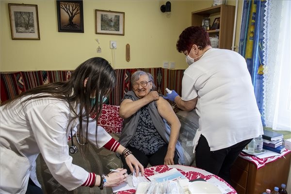 Gördülékenyen zajlik az oltás országszerte