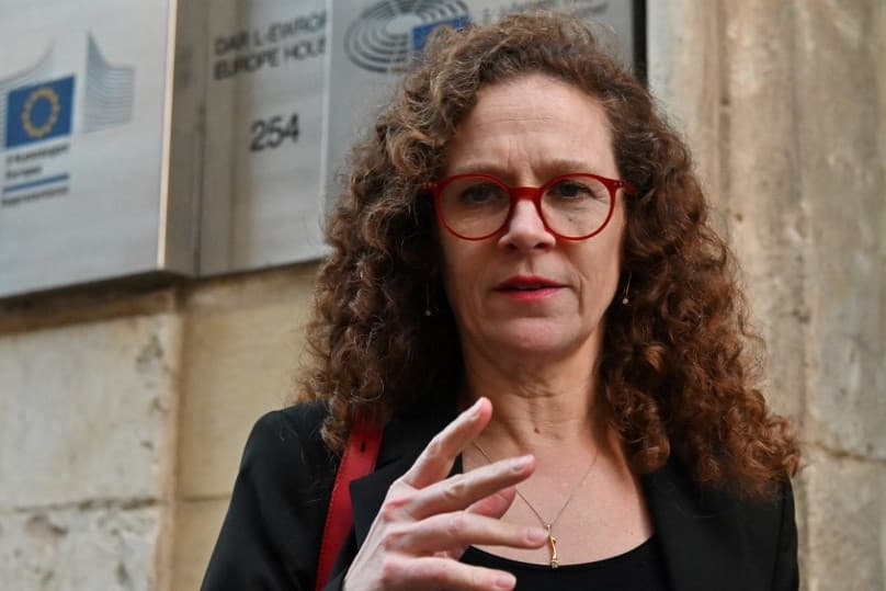 Véget kell vetni a politikai boszorkányüldözésnek