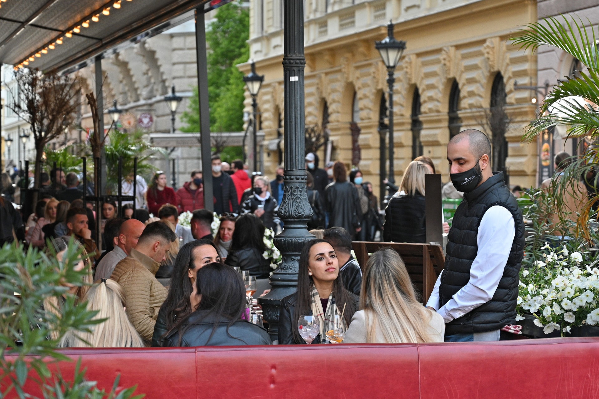 Megnyitottak a vendéglátóhelyek teraszai