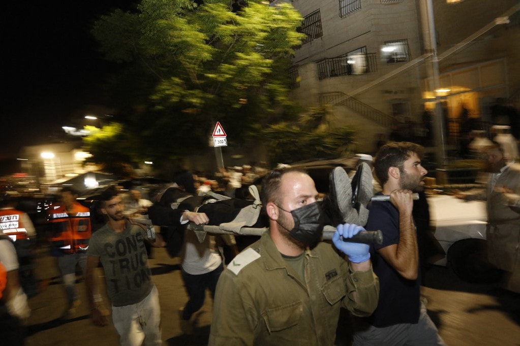 Izraelben összeomlott egy zsinagóga emelvénye, rengeteg a sérült, ketten meghaltak