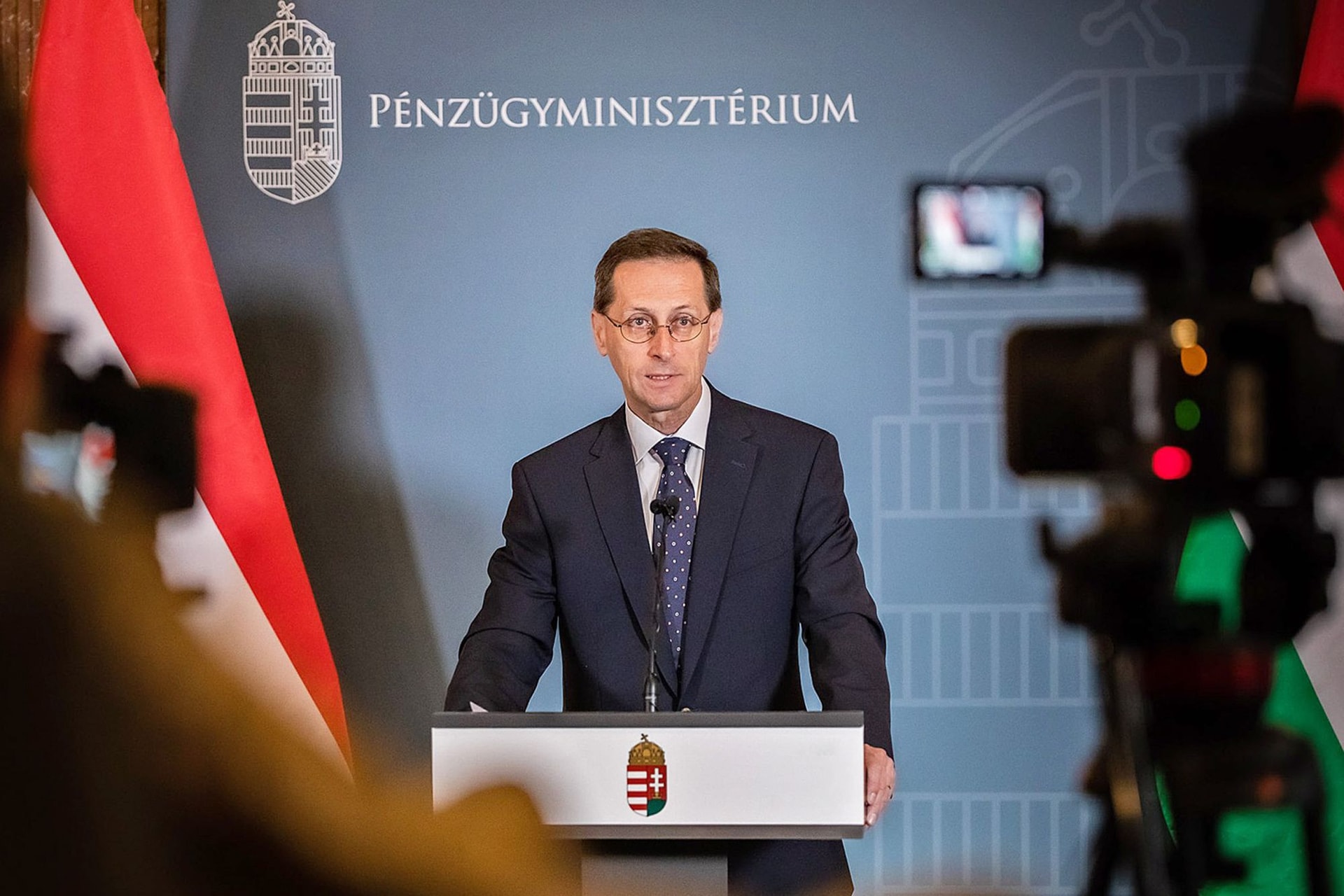 A baloldal több százmilliárd forinttal borítaná fel a büdzsé egyensúlyát