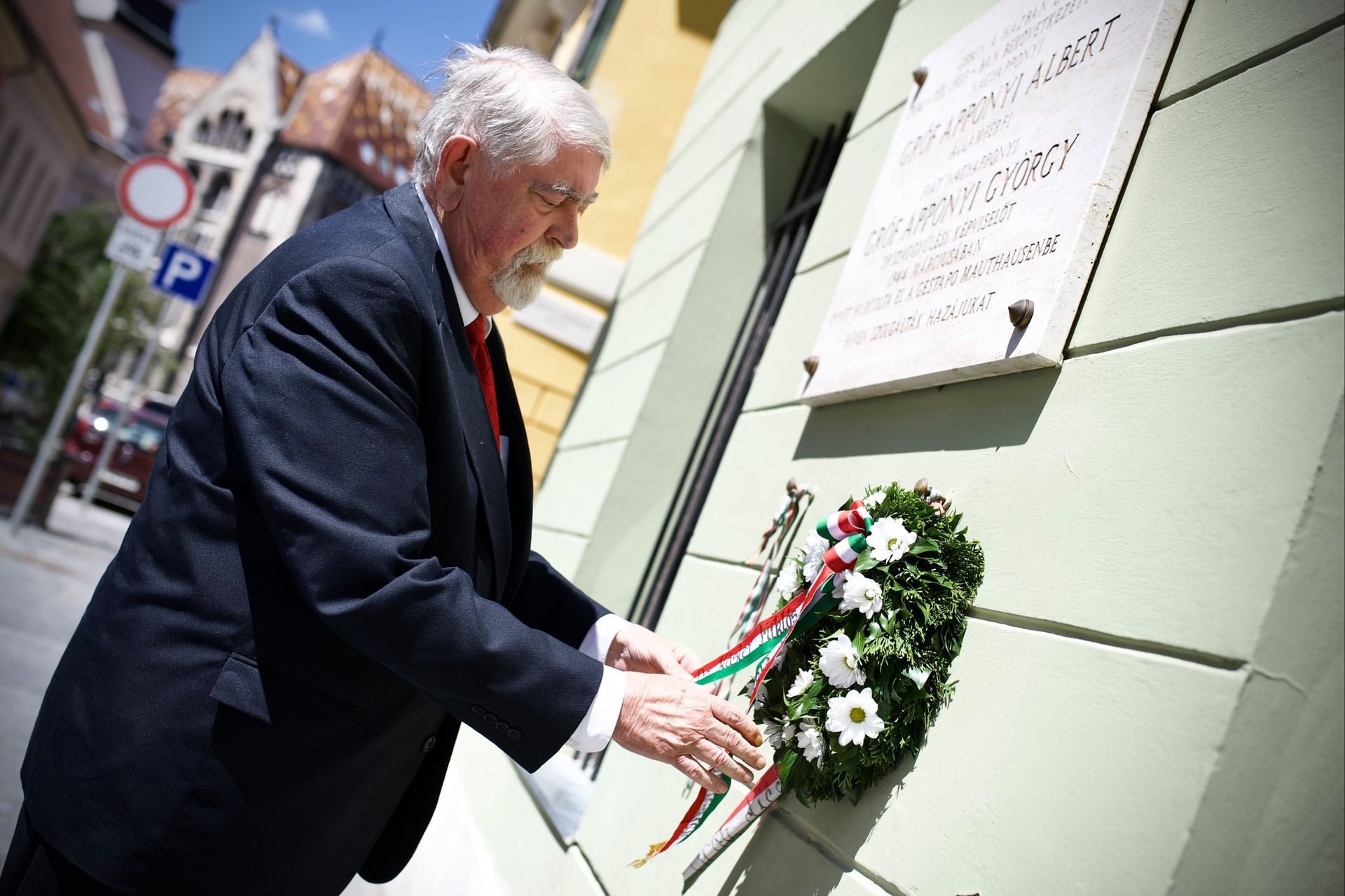 Koszorút helyezett el Apponyi Albert emléktábláján Kásler Miklós
