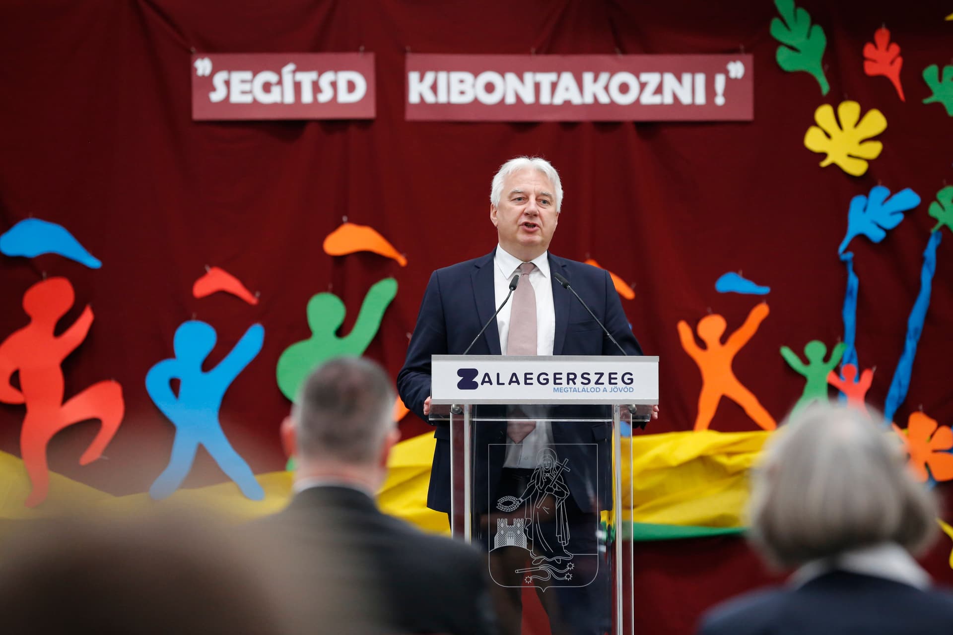 Semjén: Az egyházi iskolák az ember teljességét szolgálják