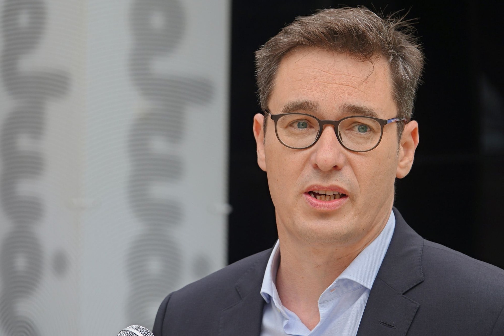 Karácsony egyre mélyebbre süllyed a hazugságspirálban