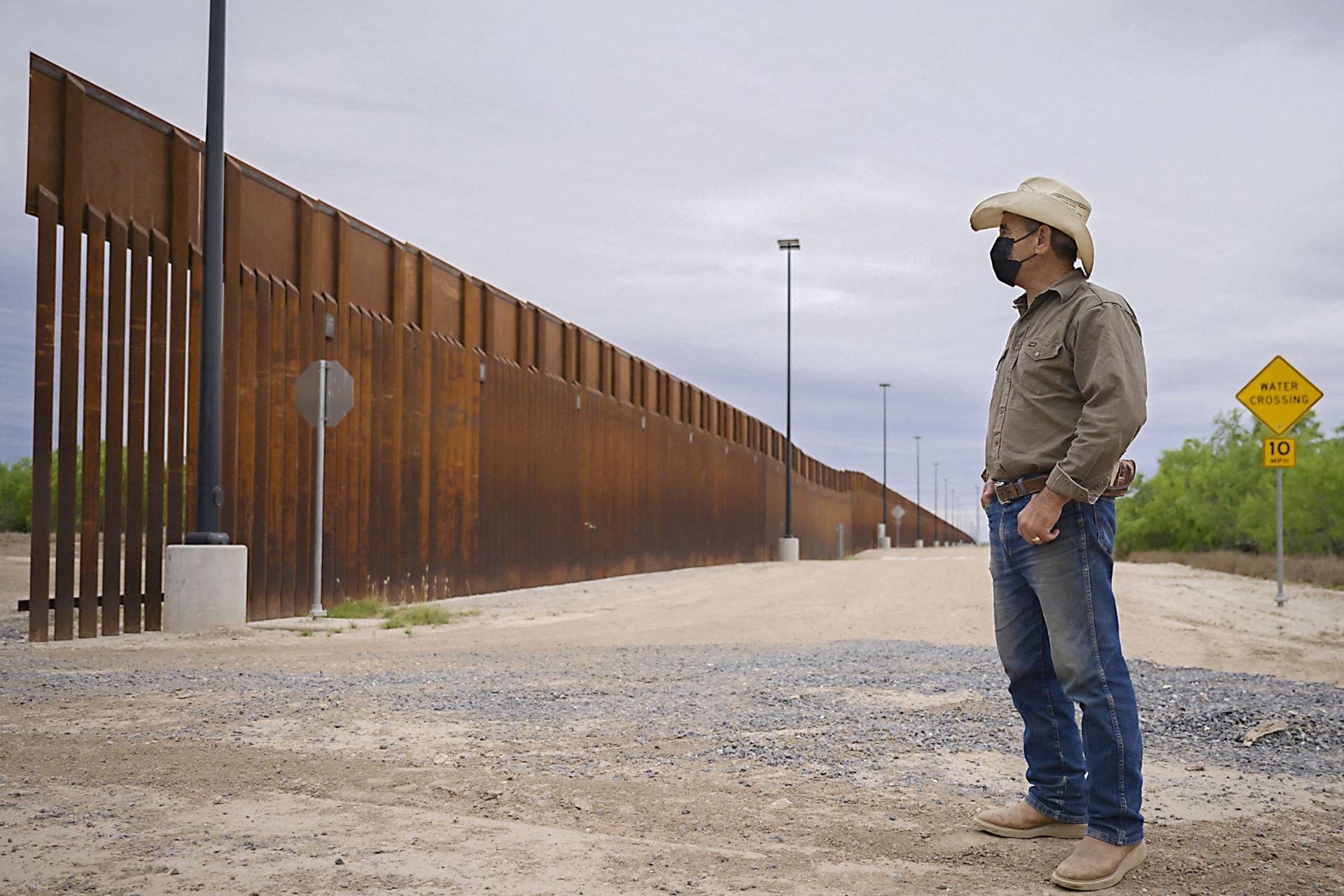 Az amerikai kormány 1500 katonát vezényel a déli határra a migrációs válság kezelésére