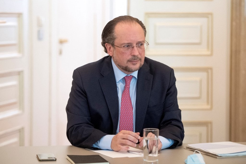 Osztrák külügyminiszter beismerte az átverést