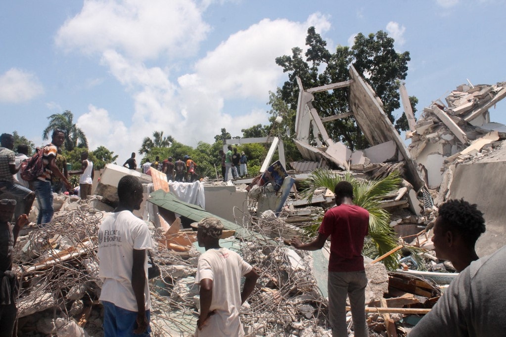 Több százzal emelkedett a haiti földrengés halálos áldozatainak száma