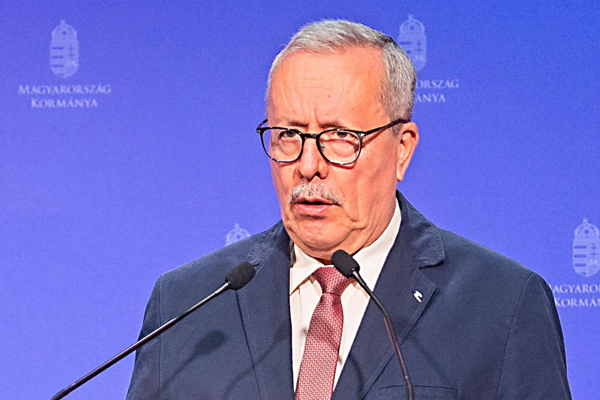 Bakondi: Egyre aktívabbak az embercsempészek a magyar határnál
