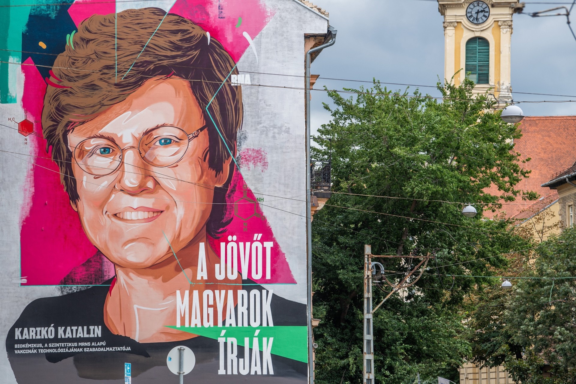 Óriási falfestmény készült Karikó Katalinról