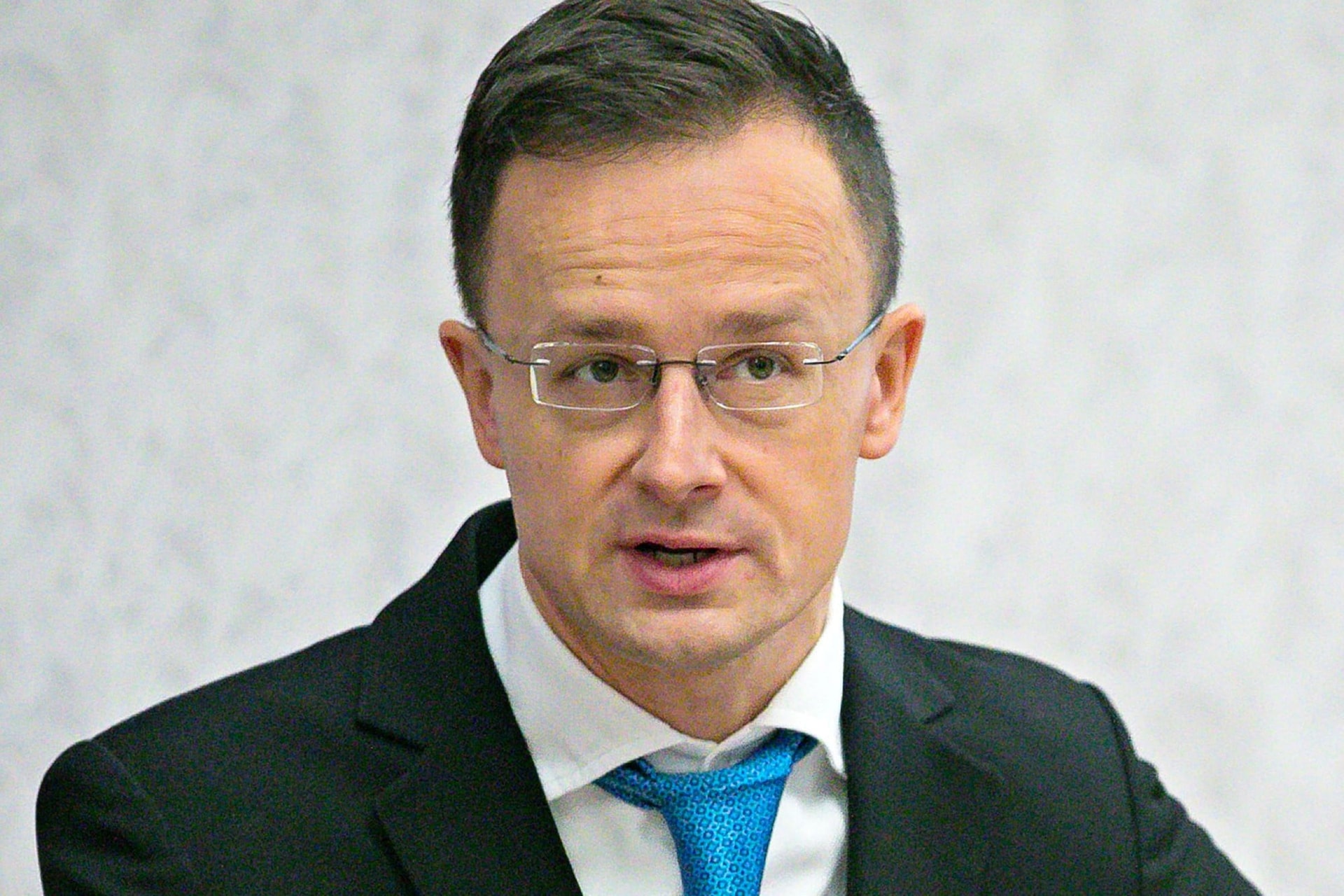 Szijjártó Péter felajánlotta hazánk segítségét Romániának a konstancai kórháztűz miatt