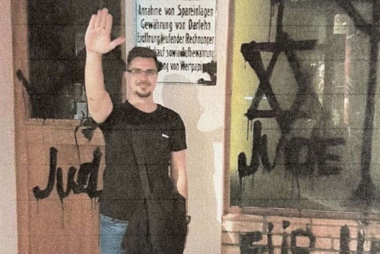 Jobbikos integetés