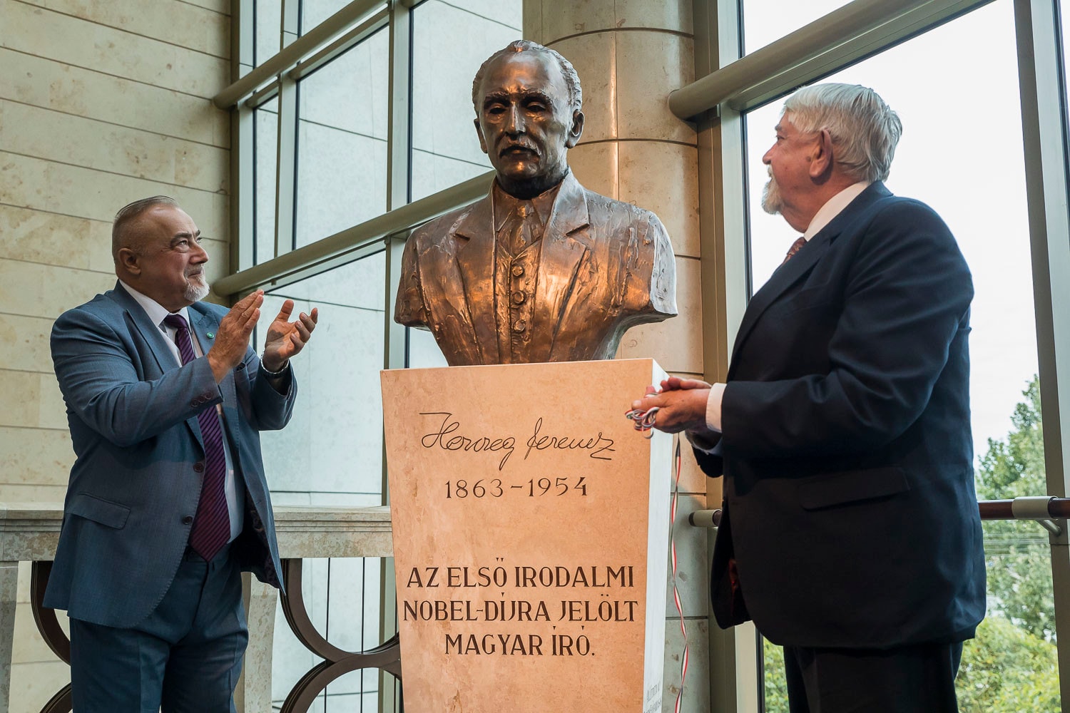 Herczeg Ferenc-szobrot avattak a Nemzeti Színházban