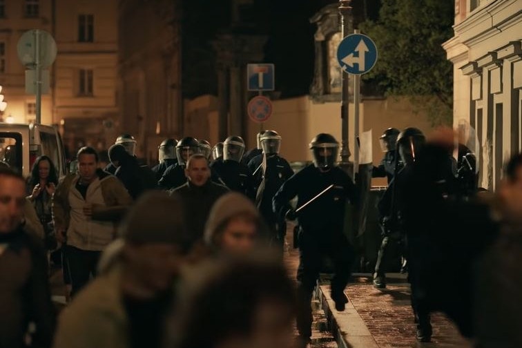 Ma este lesz az Elk*rtuk nemzetközi premierje Brüsszelben
