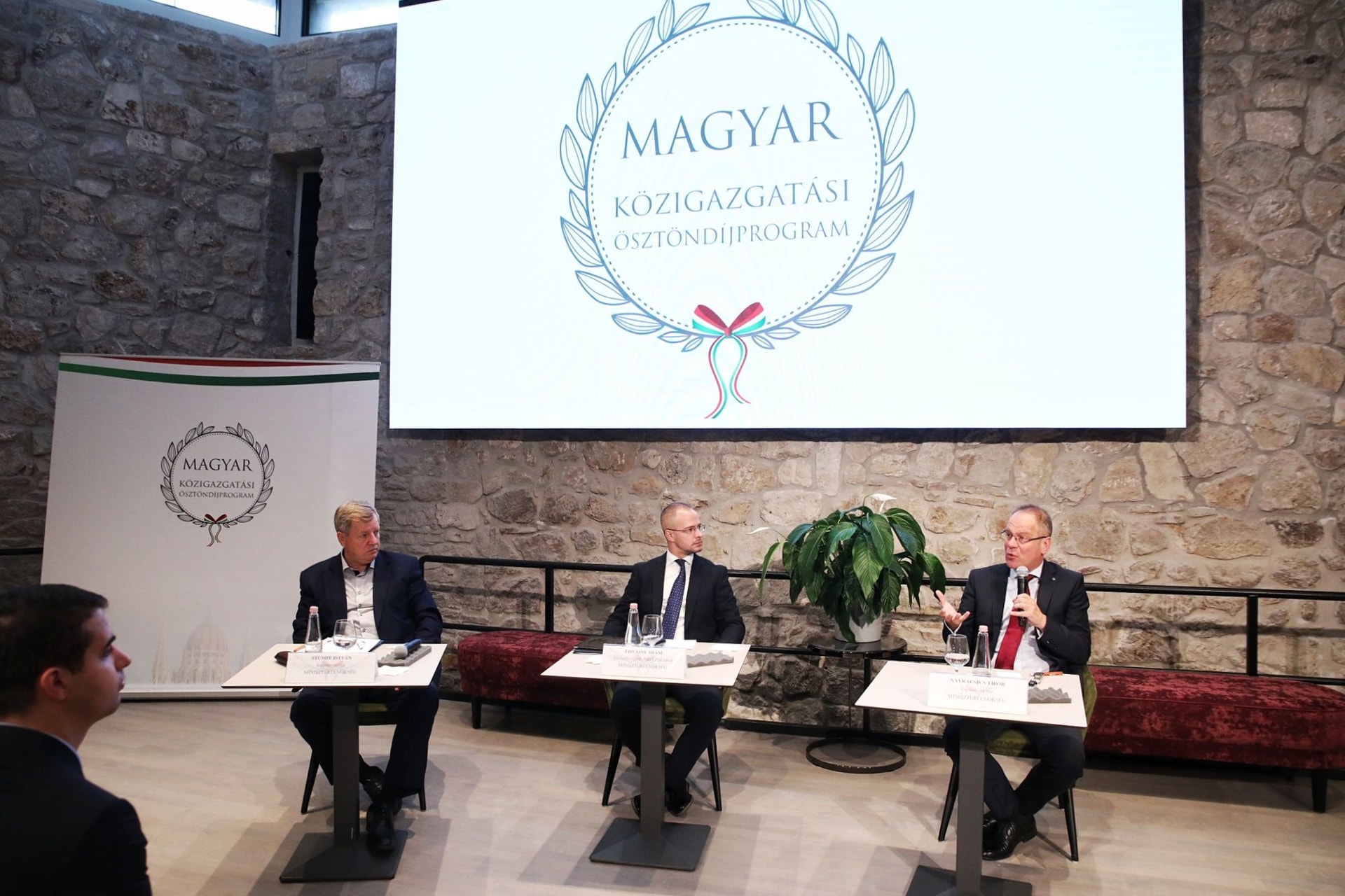 Magyarországon az intézményrendszer segíti a fiatalok életét