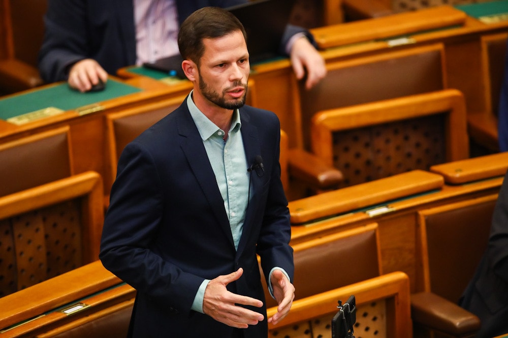 A baloldal folytatja a háborús propagandát