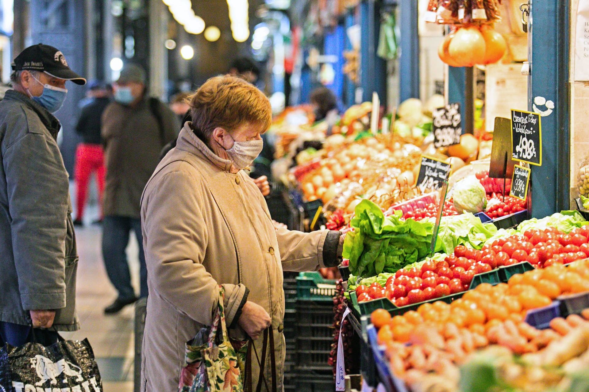Teljes 13. havi nyugdíjat ad a kormány