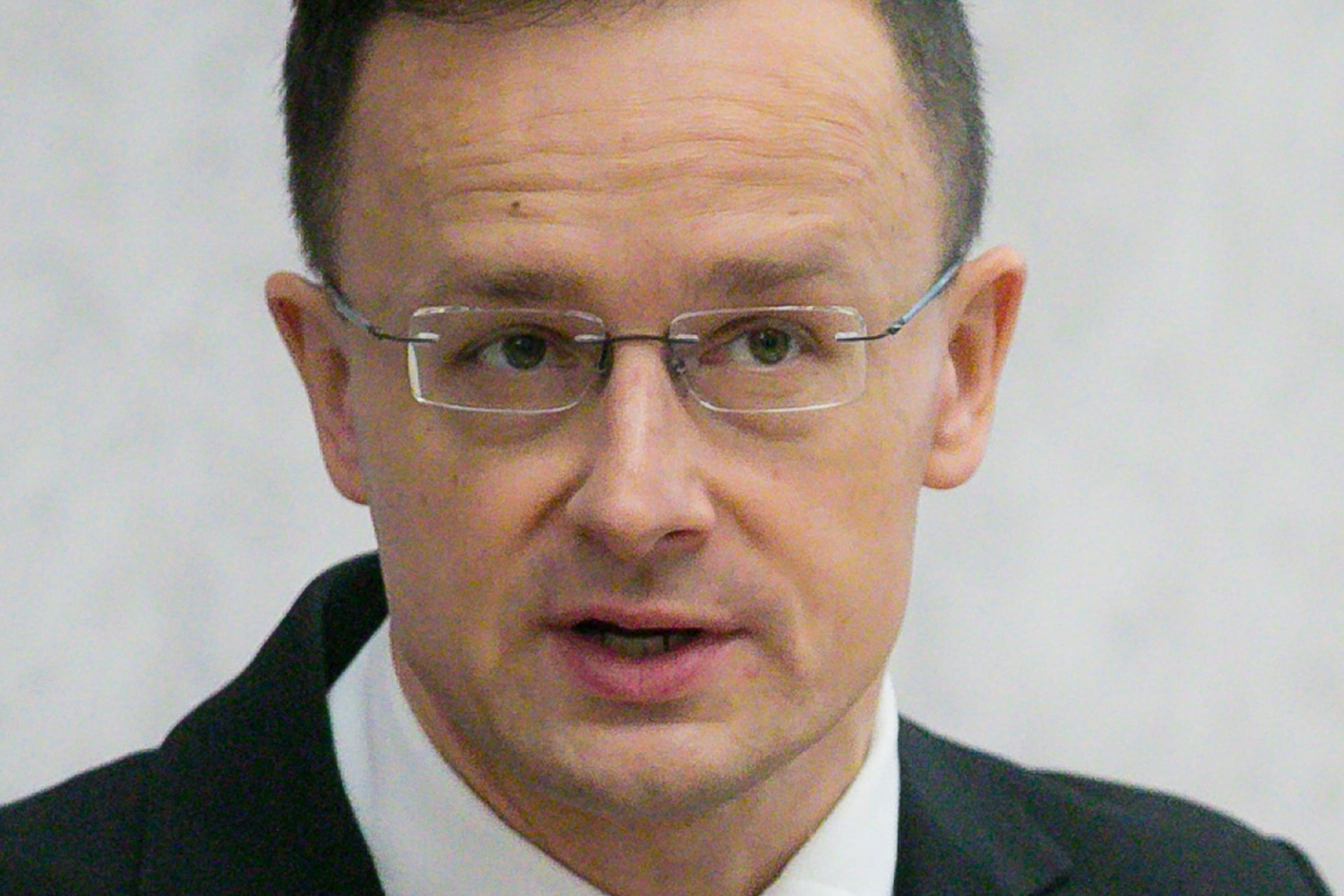 Szijjártó: Mindent megteszünk, hogy kizárólag a magyar emberek dönthessenek